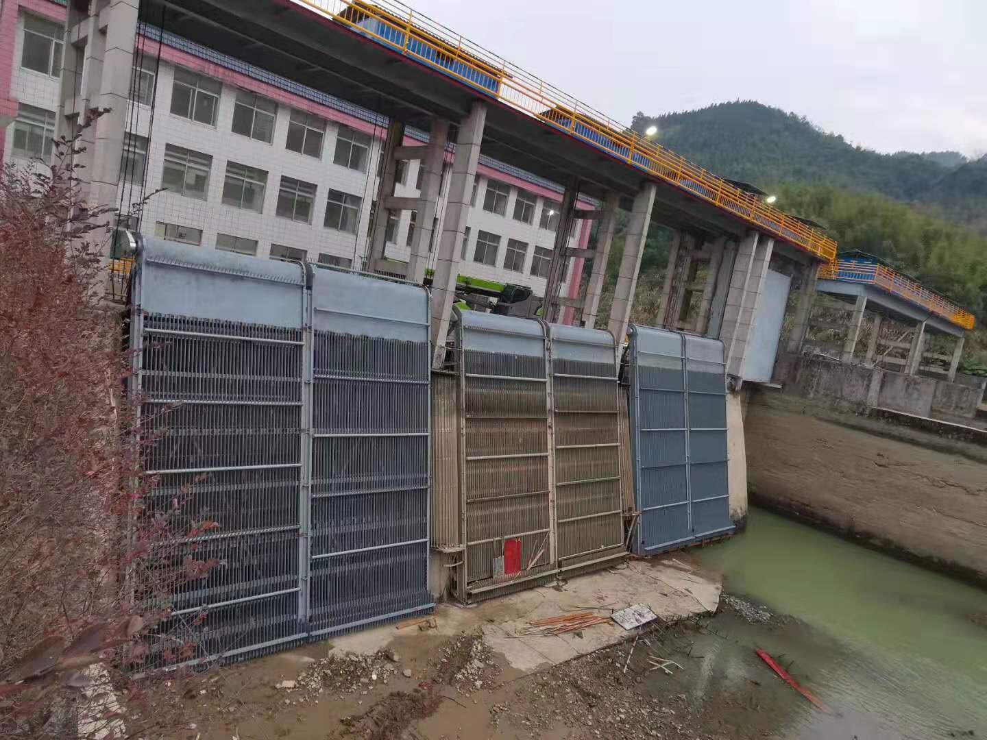 回转式格栅除污机 (2)